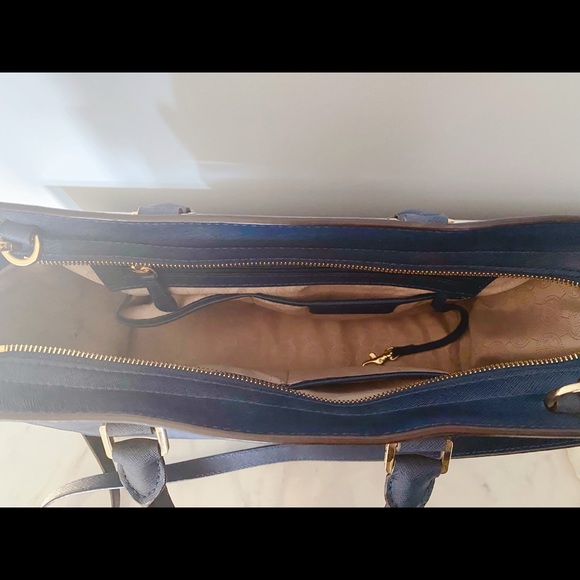 Michael Kors purse - Picture 5 of 10